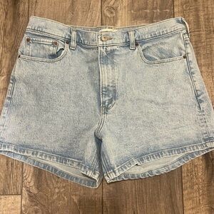 Abercrombie & Fitch High-Rise 4” Mom Short